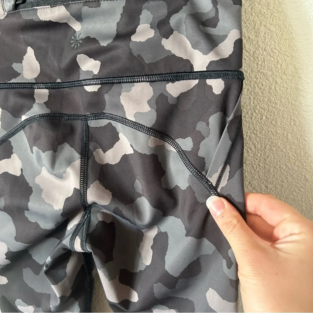 Athleta Lightning Stash Pocket Camo 7/8 Tight Leggings